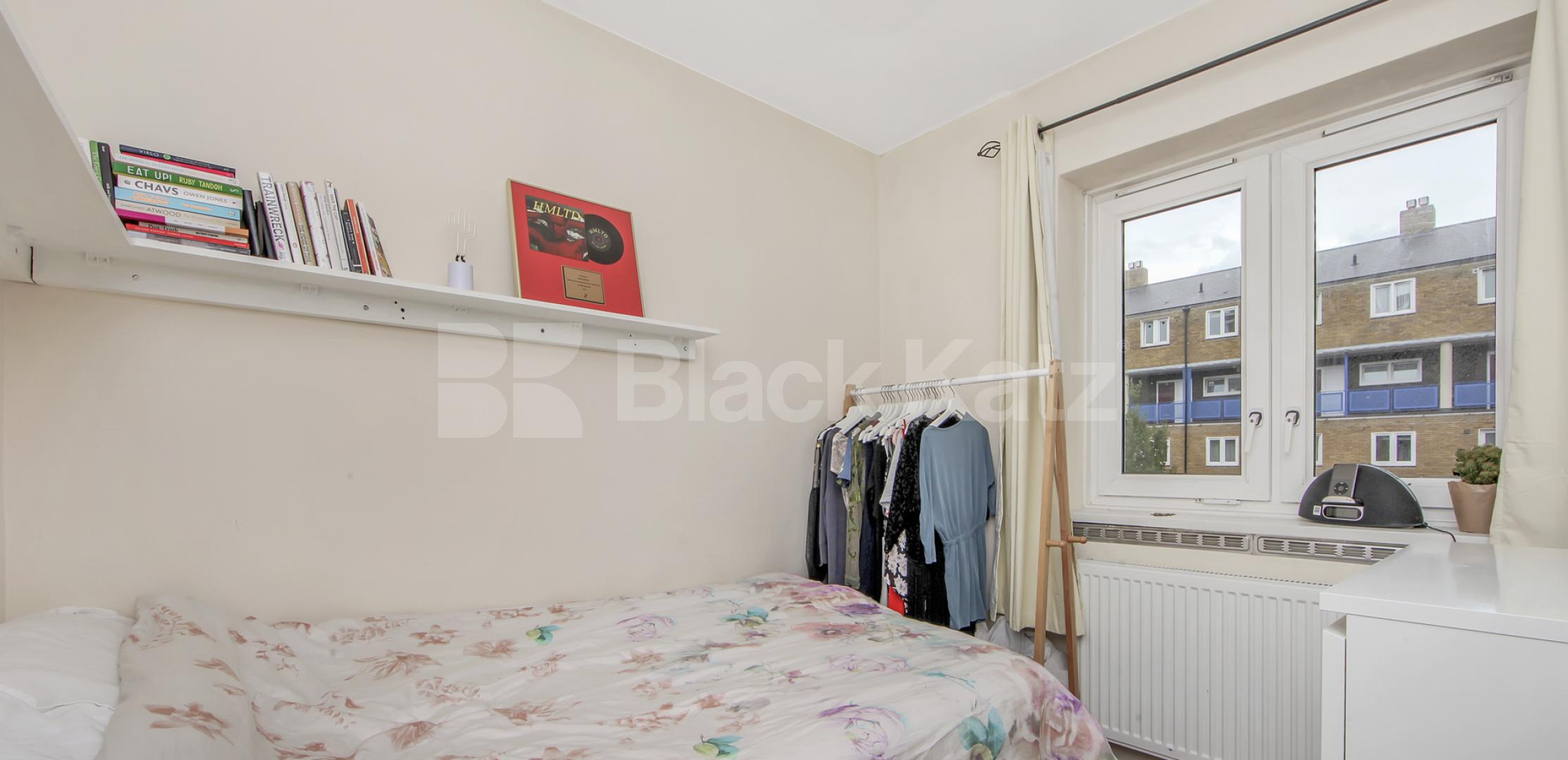 			NEW INSTRUCTION , 4 Bedroom, 1 bath, 1 reception Apartment			 Burbage Close , Borough/London Bridge